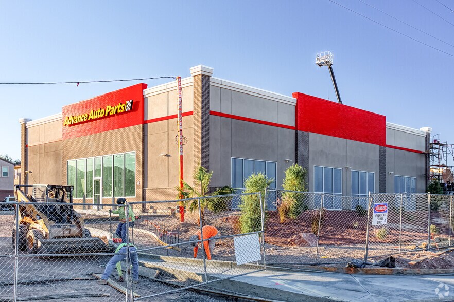 380 E Lake Mead Pky, Henderson, NV for lease - Primary Photo - Image 2 of 4