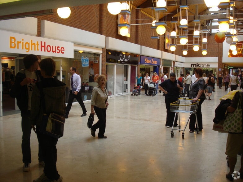 St Peters Hl, Grantham for lease - Interior Photo - Image 2 of 8