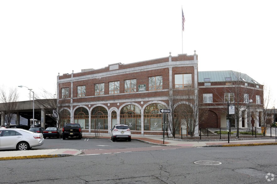 1 Greenwood Ave, Montclair, NJ à louer - Photo du bâtiment - Image 2 de 5