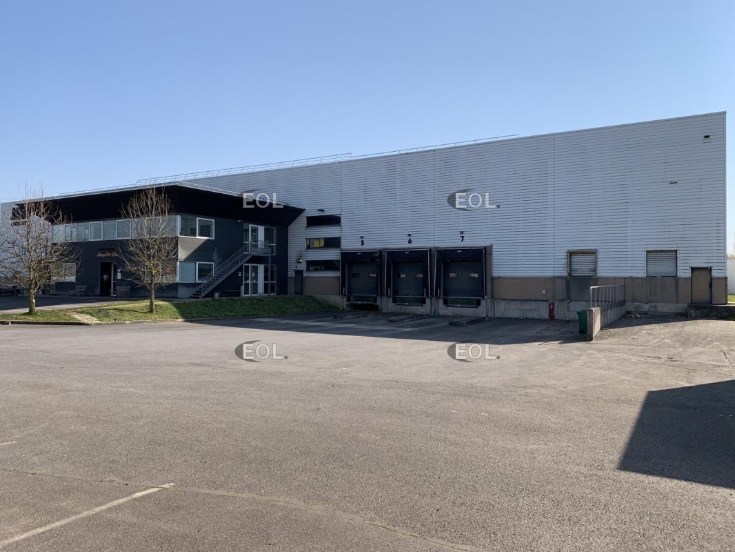 Industrial in Saint-Michel-sur-Orge for lease Building Photo- Image 1 of 12
