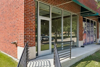 2120 W Spring Creek Pky, Plano, TX à louer Photo du bâtiment- Image 1 de 5