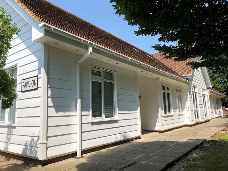 Chesham Rd, Berkhamsted à louer - Photo du bâtiment - Image 2 de 12