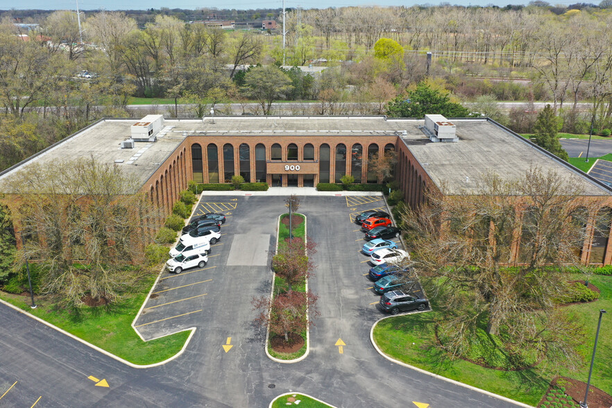 900 N Shore Dr, Lake Bluff, IL for lease - Building Photo - Image 1 of 11