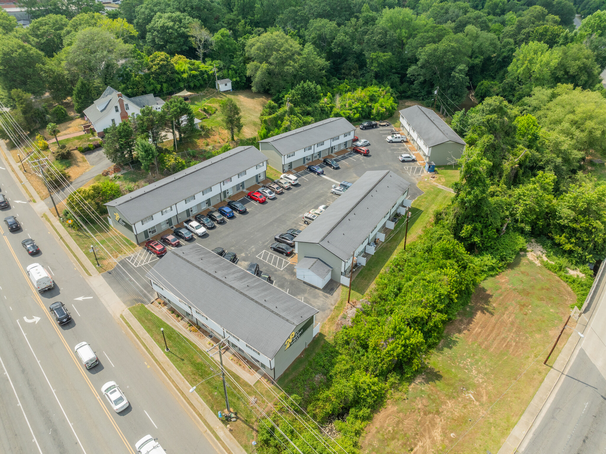 300 E Charlotte Ave, Mount Holly, NC for sale Building Photo- Image 1 of 8