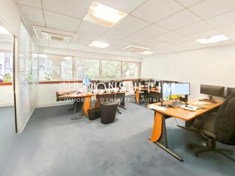 Bureau dans Courbevoie à louer - Photo du bâtiment - Image 3 de 8