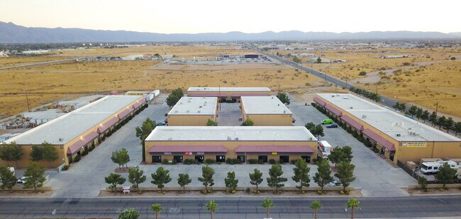 Plus de détails pour 17229 Lemon St, Hesperia, CA - Industriel à louer