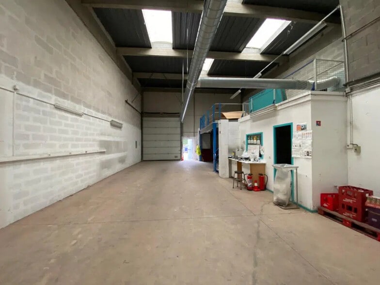 Office in Lyon for lease - Interior Photo - Image 3 of 7