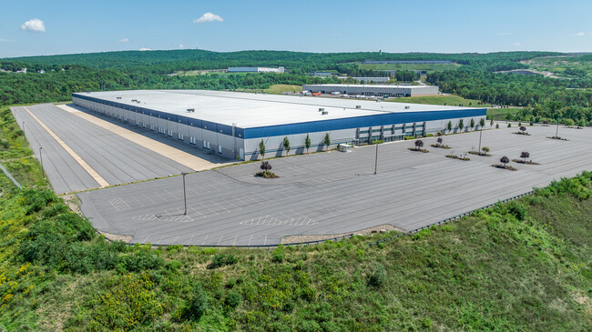 Plus de détails pour 460-480 Research Dr, Pittston Township, PA - Industriel/Logistique à louer