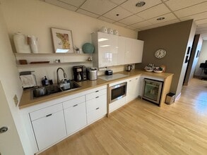 1905 Queen Anne Ave N, Seattle, WA for lease Interior Photo- Image 2 of 5