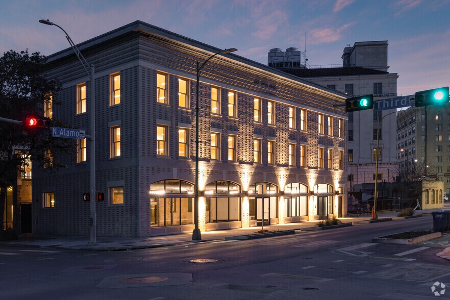 212 N Alamo St, San Antonio, TX à louer - Photo du bâtiment - Image 2 de 9