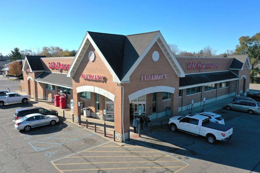 Walgreens Portfolio portfolio of 3 properties for sale on LoopNet.ca - Primary Photo - Image 1 of 3