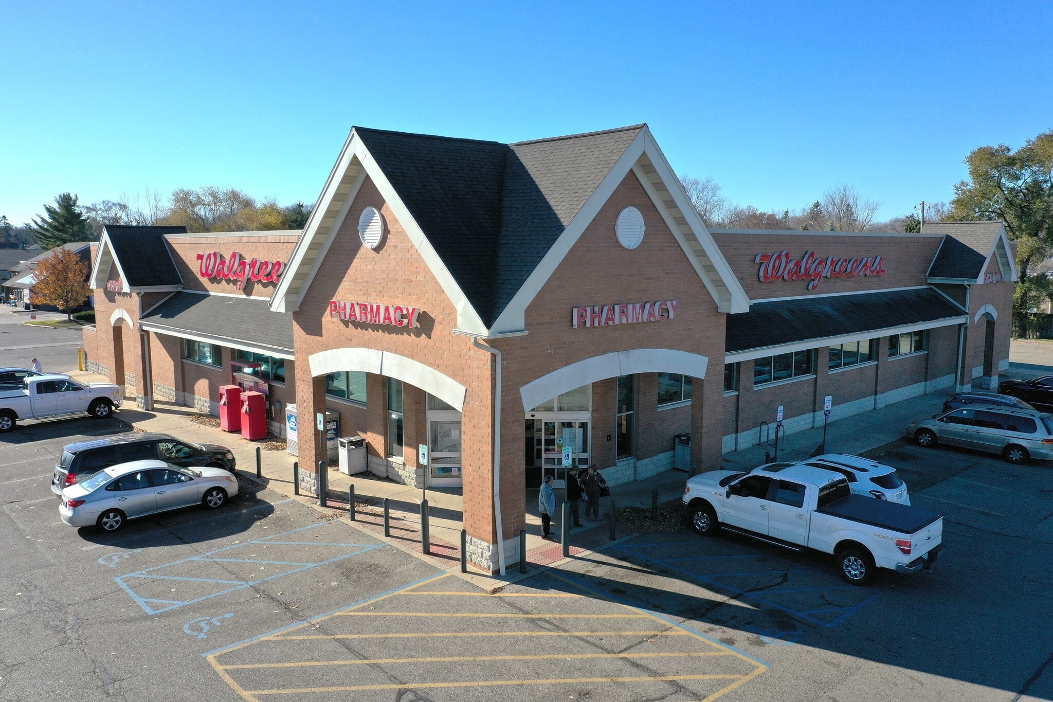 Walgreens Portfolio portfolio of 3 properties for sale on LoopNet.ca Primary Photo- Image 1 of 4