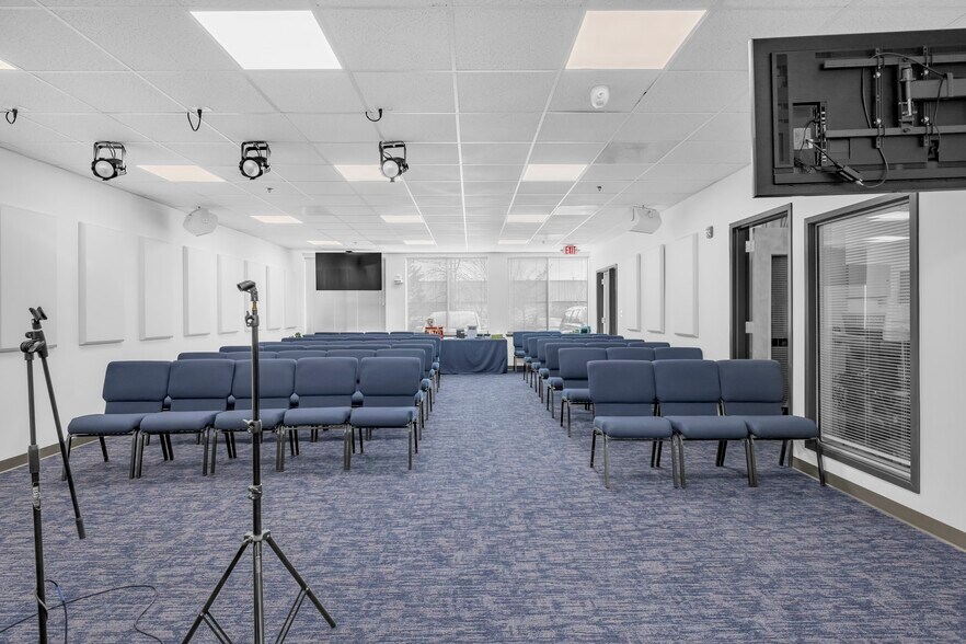 459 Herndon Pky, Herndon, VA for lease - Building Photo - Image 3 of 40