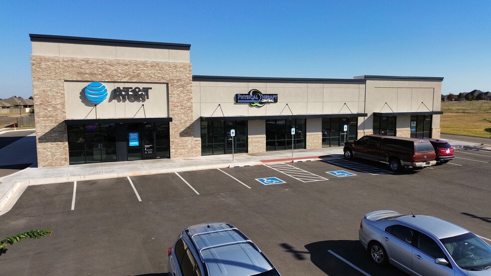 13600 N Piedmont Rd, Piedmont, OK à louer - Photo du bâtiment - Image 2 de 8