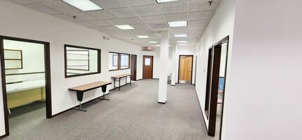 200 N 8th Ave E, Newton, IA for lease Building Photo- Image 2 of 8