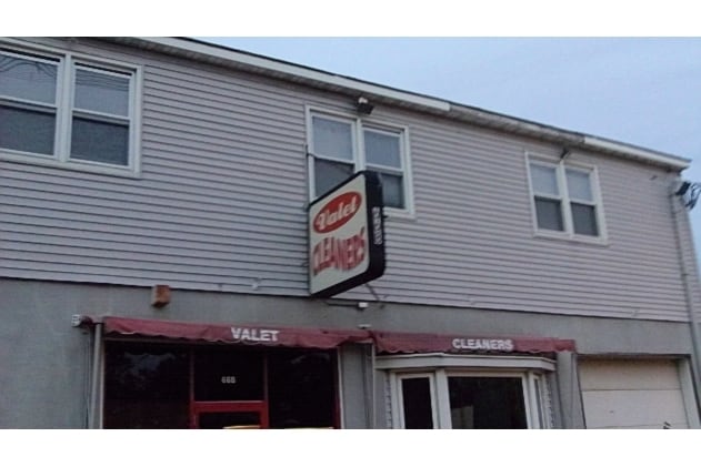 666-668 Mantoloking Rd, Brick, NJ for sale - Building Photo - Image 2 of 9