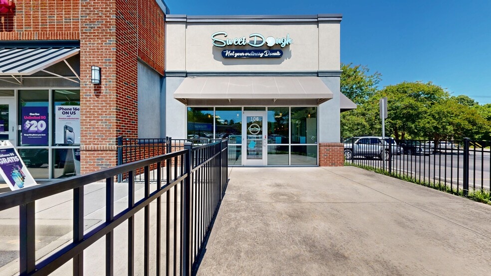 400 Dobys Bridge Rd, Fort Mill, SC à louer - Photo du bâtiment - Image 2 de 16