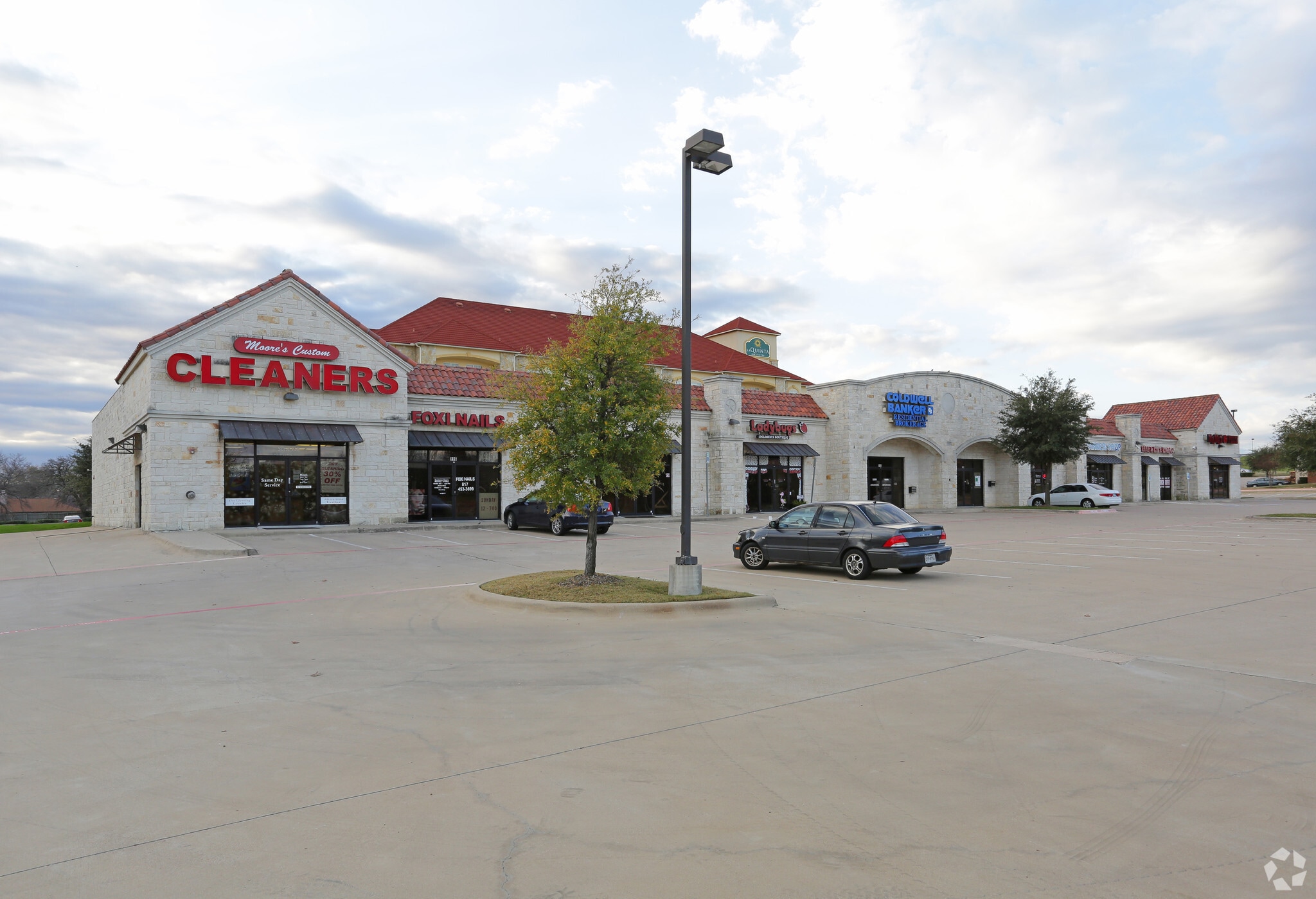 26 E Debbie Ln, Mansfield, TX for lease Primary Photo- Image 1 of 5