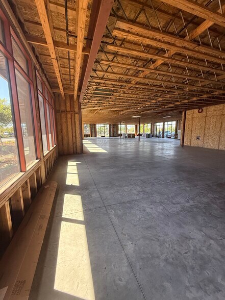 3250 Skyway Dr, Santa Maria, CA à louer - Photo du bâtiment - Image 3 de 5