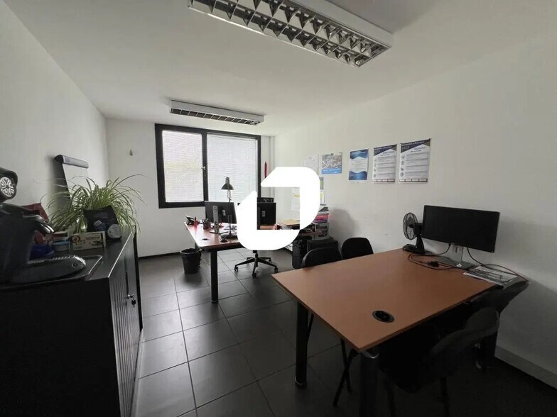 Bureau dans Fretin à louer - Photo intérieure - Image 2 de 9