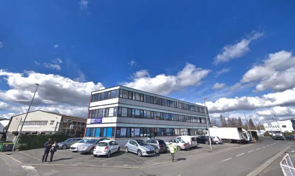 29-31 Rue Des Entrepreneurs, Carrières-sur-Seine à louer - Photo du bâtiment - Image 2 de 4