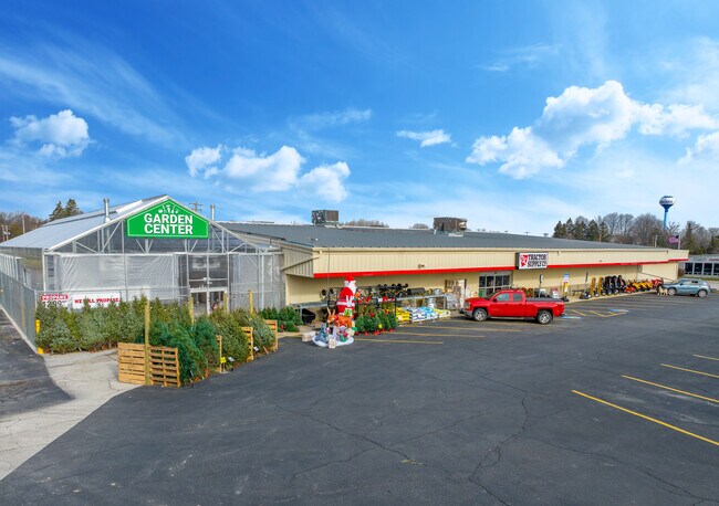 Plus de détails pour 519 N Madison St, Chilton, WI - Commerce de détail à vendre