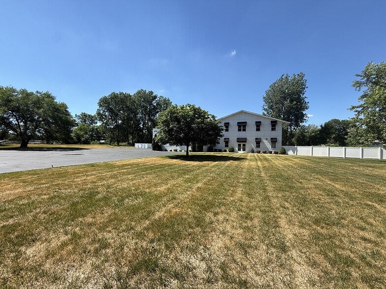 9540 Airport Hwy, Monclova, OH à vendre - Photo du bâtiment - Image 3 de 15