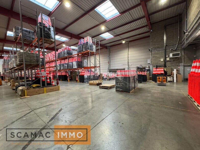 Industrial in Combs-la-Ville for lease - Interior Photo - Image 3 of 8