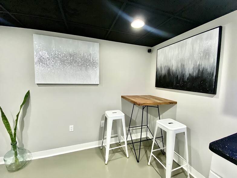 777 S Palm Ave, Sarasota, FL for lease - Building Photo - Image 3 of 15