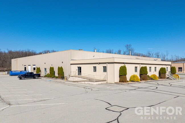 Plus de détails pour 1572 Roseytown Rd, Greensburg, PA - Industriel à louer