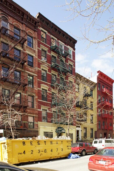 608 E 9th St, New York, NY à vendre - Photo du bâtiment - Image 2 de 2