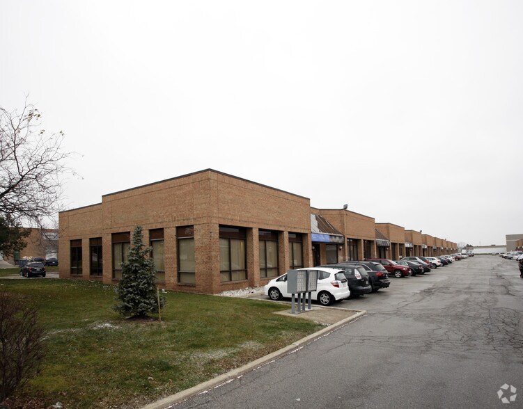 785 Pacific Rd, Oakville, ON à louer - Photo du bâtiment - Image 2 de 3