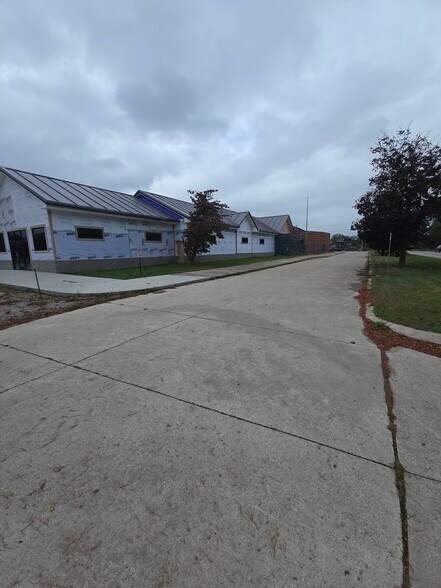 935 W M-36, Pinckney, MI à vendre - Photo du bâtiment - Image 2 de 4