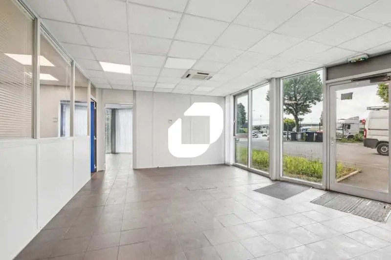 Bureau dans La Courneuve à louer - Photo intérieure - Image 2 de 9