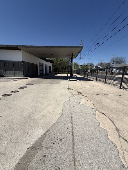1850 E Houston St, San Antonio, TX à louer - Photo du bâtiment - Image 2 de 10