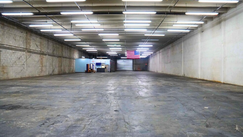 8080-8100 NW 33rd St, Doral, FL for lease - Building Photo - Image 3 of 11