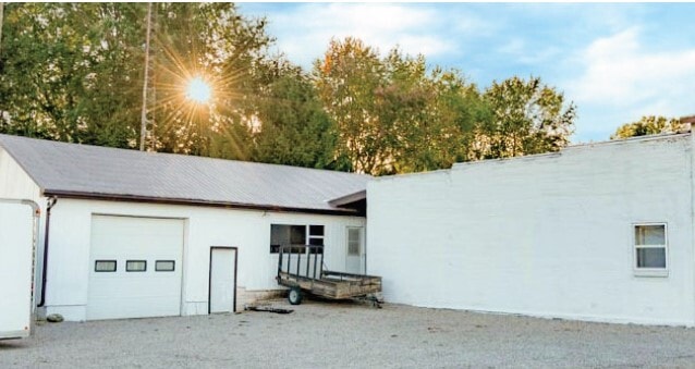 24637 – 24643 MELBOURNE ROAD portefeuille de 3 propriétés à vendre sur LoopNet.ca - Photo du bâtiment - Image 1 de 3