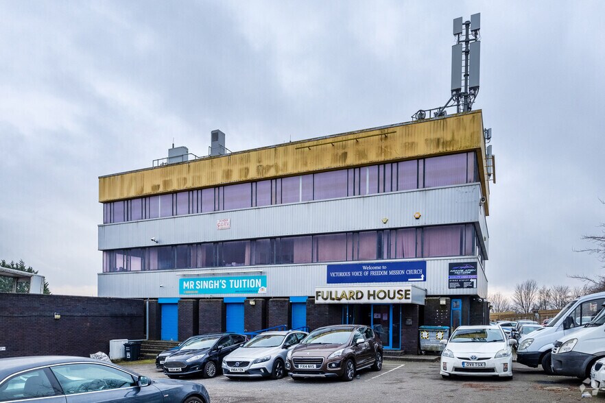 Neachells Ln, Wolverhampton à louer - Photo principale - Image 1 de 2