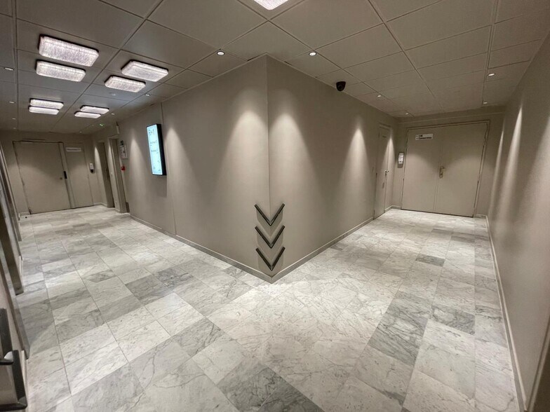 205 Avenue Georges Clemenceau, Nanterre à louer - Photo du bâtiment - Image 3 de 15
