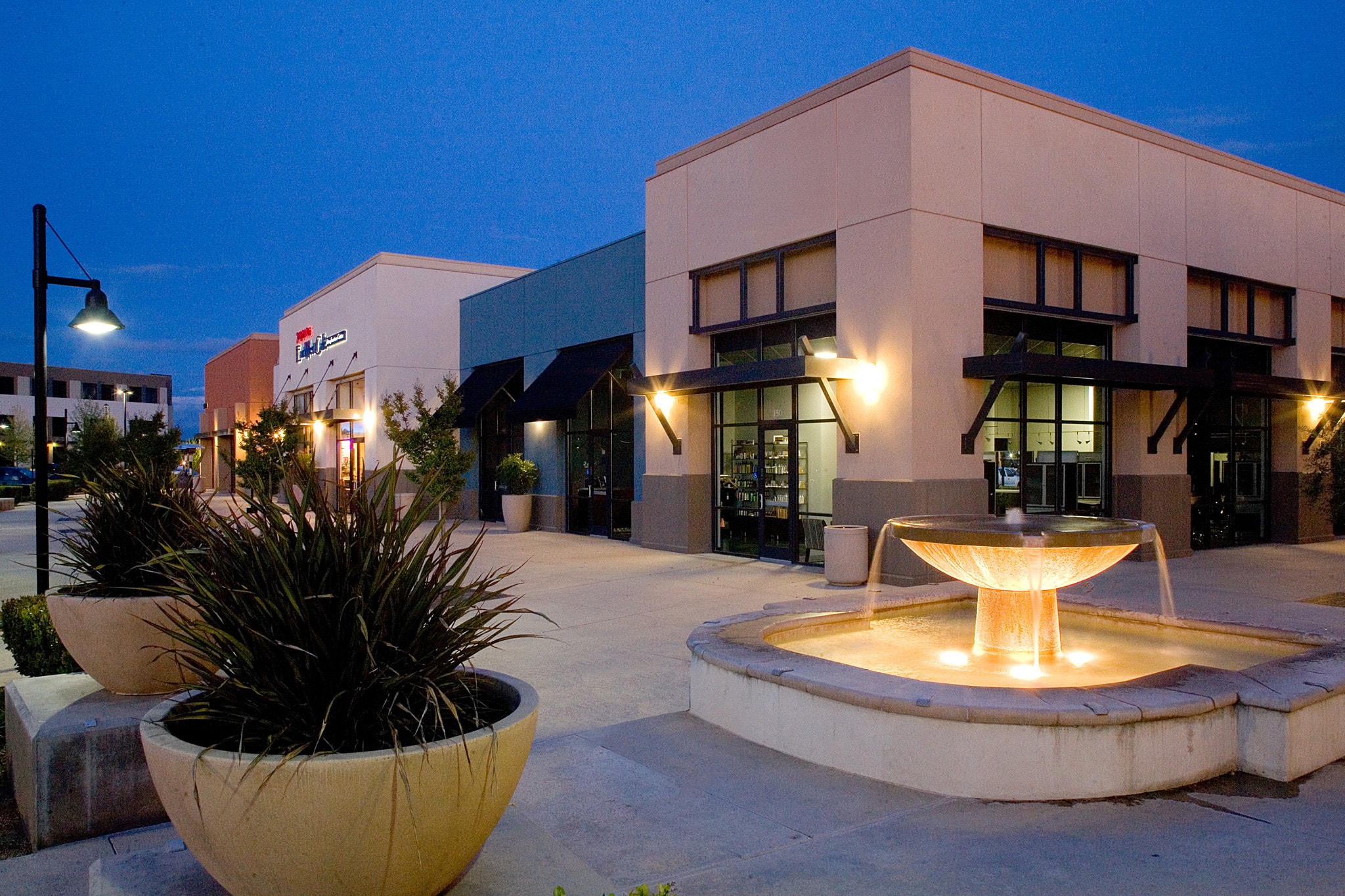 9261 Laguna Springs Dr, Elk Grove, CA for lease Primary Photo- Image 1 of 3