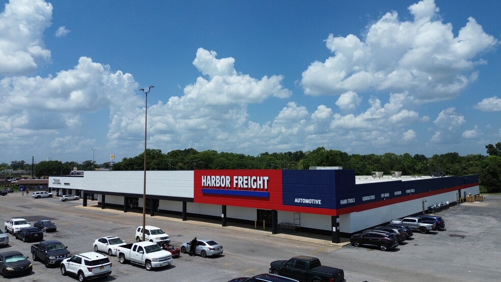 2106-2124 N Frontage Rd, Meridian, MS for lease - Building Photo - Image 2 of 4