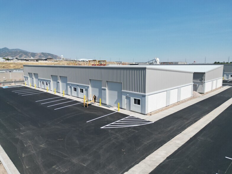 5653 6055 W, West Valley City, UT à louer - Photo du bâtiment - Image 3 de 9
