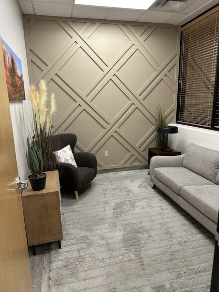 4025 W Chandler Blvd, Chandler, AZ for lease - Interior Photo - Image 3 of 5