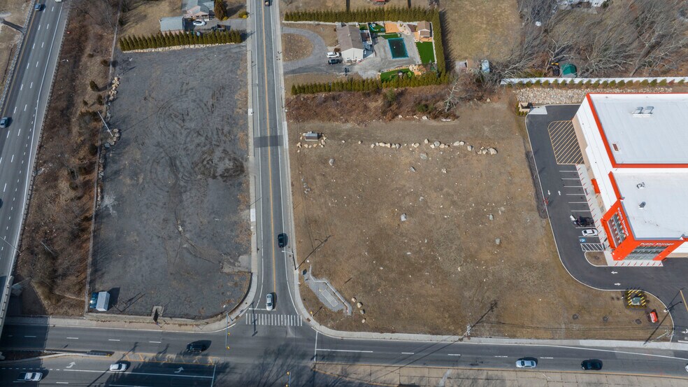 1835 Plainfield Pike, Johnston, RI à vendre - Photo du bâtiment - Image 3 de 23