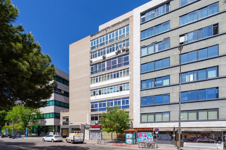 Office in Madrid, Madrid for sale - Building Photo - Image 2 of 2