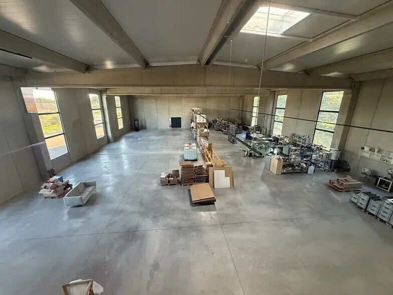 Industrial in Pertuis for lease - Building Photo - Image 1 of 4