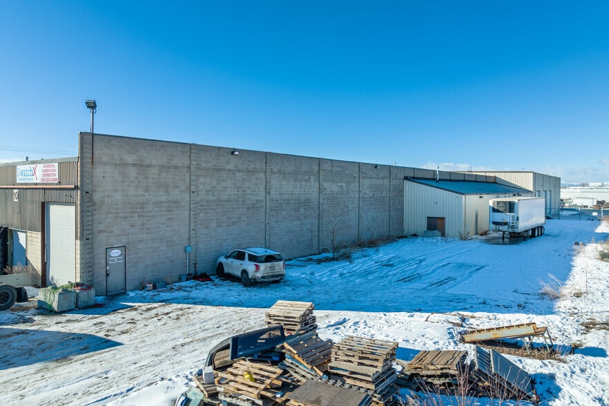 3916 56th Ave SE, Calgary, AB for lease - Building Photo - Image 3 of 3
