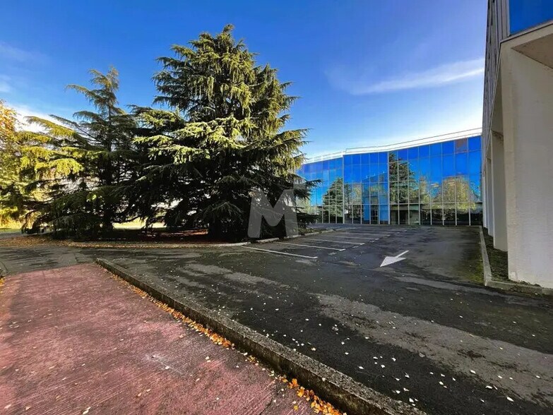 Office in Évry-Courcouronnes for lease - Building Photo - Image 2 of 20