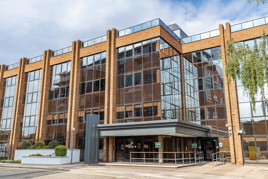 Northminster, Peterborough à louer - Photo du bâtiment - Image 1 de 38