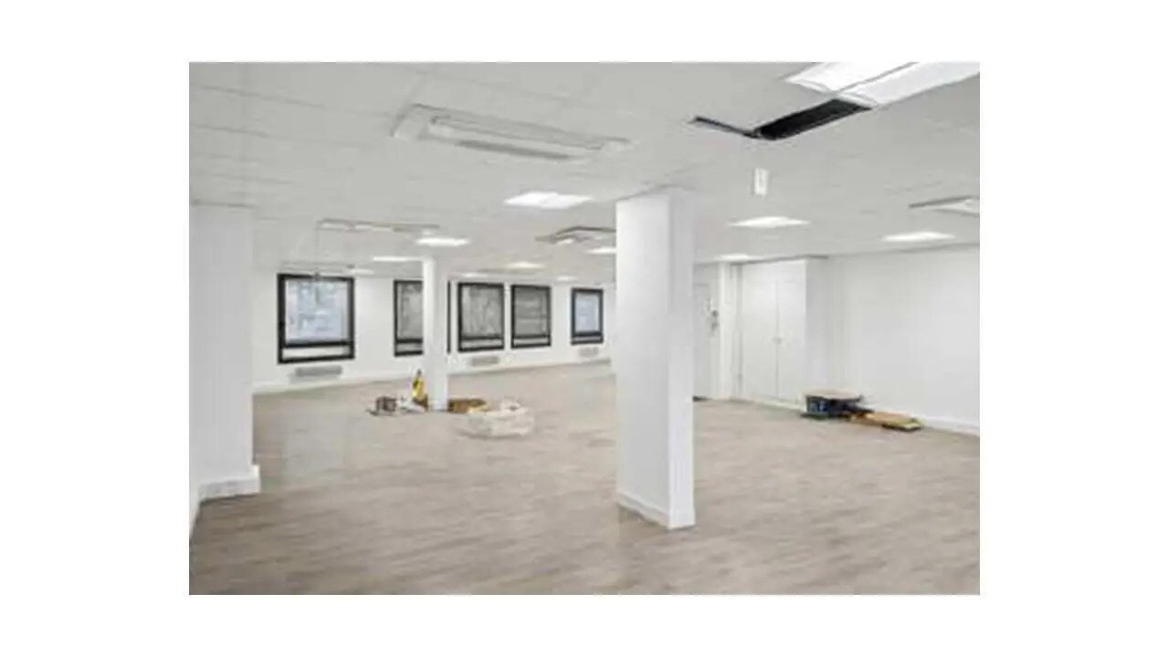 Office in Montrouge for lease Interior Photo- Image 1 of 4